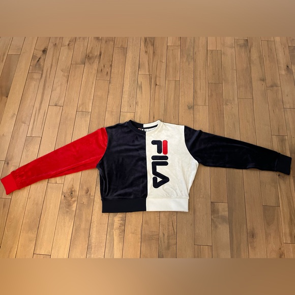 Chandail FILA presque neuf , encore tout blanc, aucune tache - Picture 1 of 4